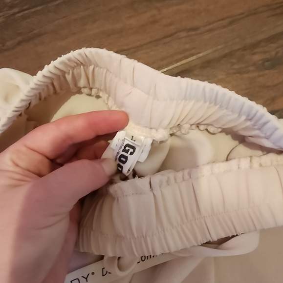 Lot of 2 Large Ruffle Shorts - Picture 5 of 8